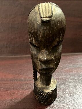 Hand-Carved Brown Wooden Bust Sculpture - Decorative Home Accent